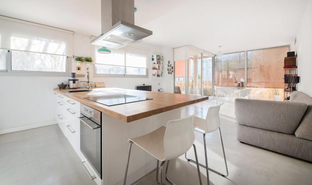 Magnificent Apartment Close To The Beach Sant Adria de Besos Luaran gambar