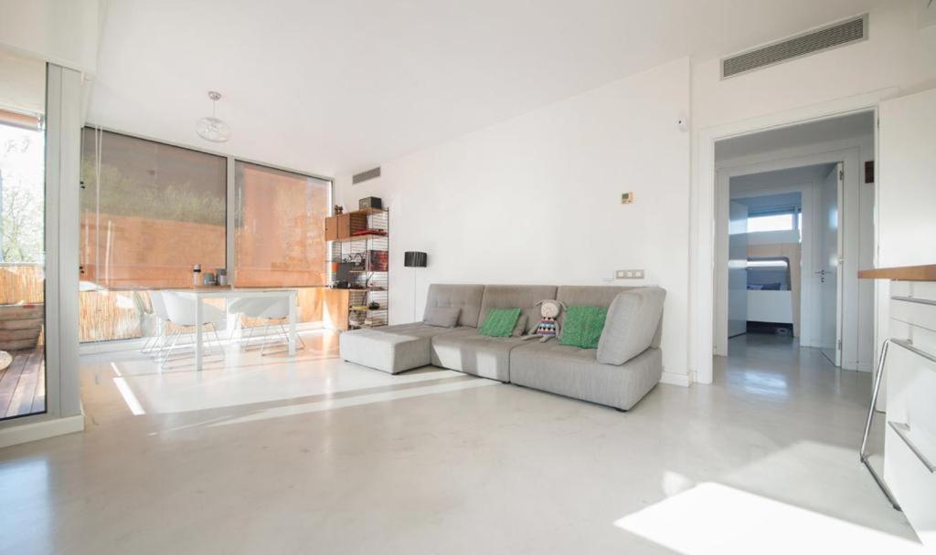 Magnificent Apartment Close To The Beach Sant Adria de Besos Luaran gambar